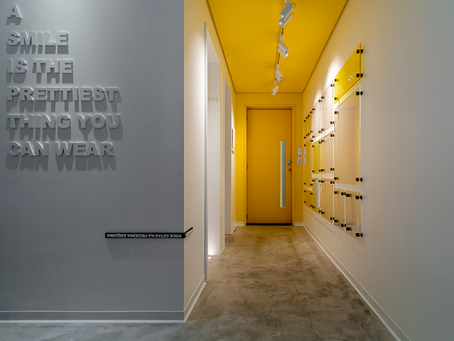 Rodapé CLINICUS de alumínio branco caixa (4 peças) - Santa Luzia