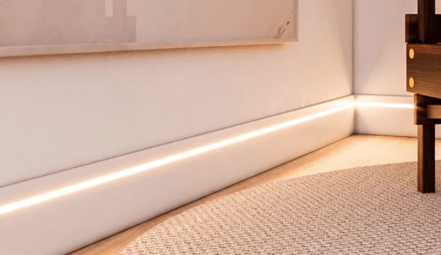 Rodapé Orion Autocolante com Friso para Difusor LED em Alumínio 70mm x 17mm (CX com 5 Peças) - Hom